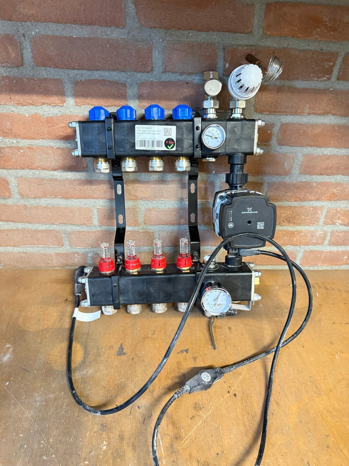 4-groeps kunststof vloerverwarming verdeler met Grundfos pom, Minder dan 30 cm, Overige typen, Nieuw, Minder dan 60 cm