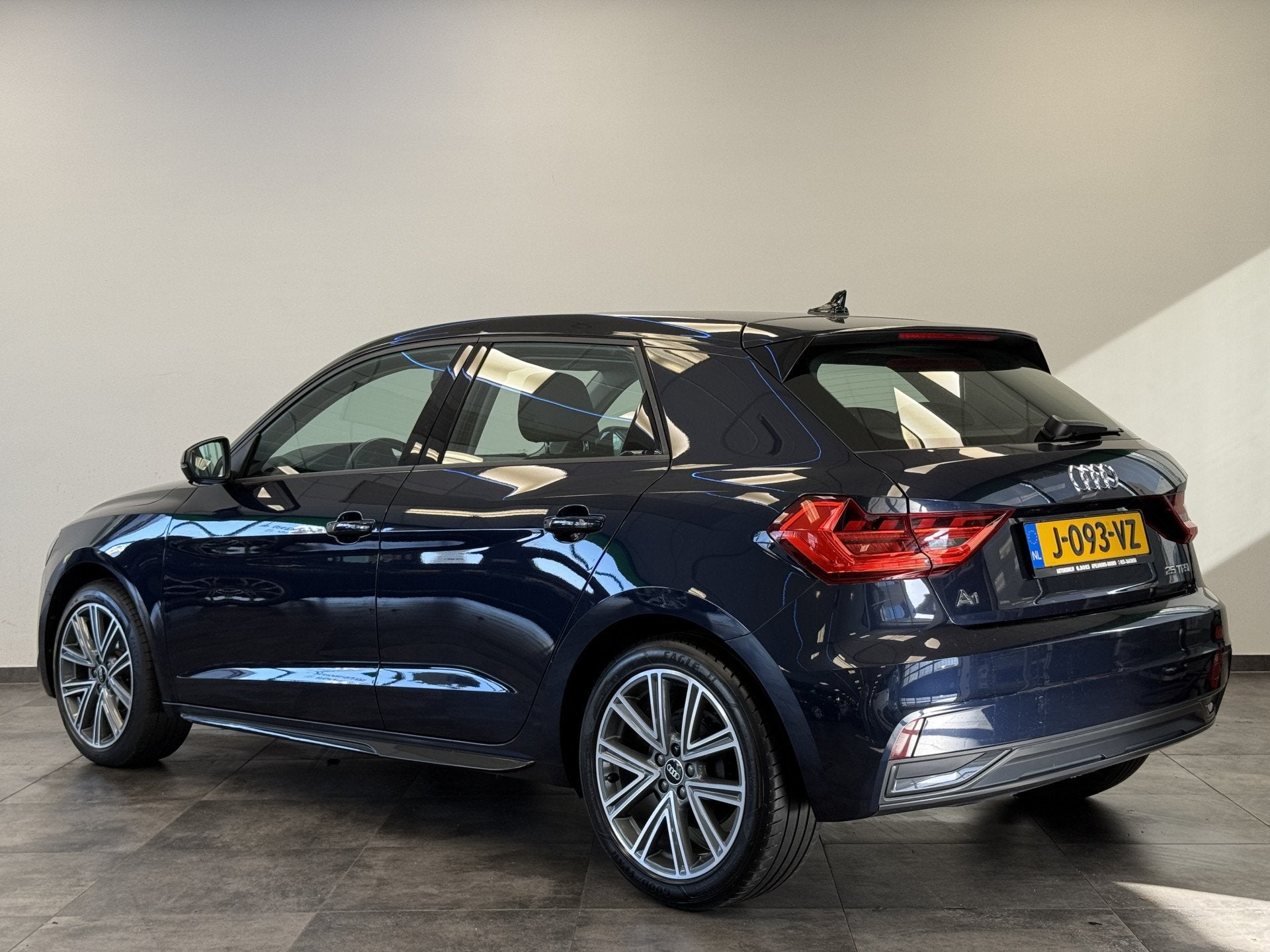 Audi A1 Sportback 25 TFSI epic Apple carplay 17LMV Cruise Co, Stof, Met garantie (alle), Blauw, Origineel Nederlands