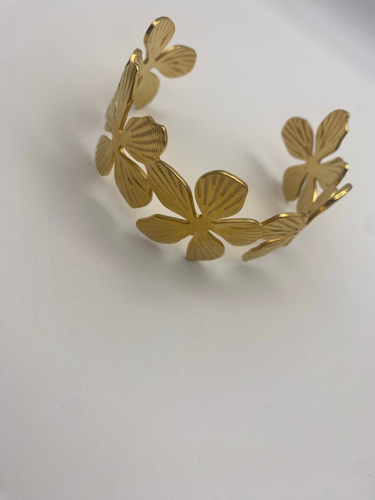 Gouden Bloemenarmband - Elegant en Stijlvol, Ophalen of Verzenden, Nieuw, Goud, Overige materialen