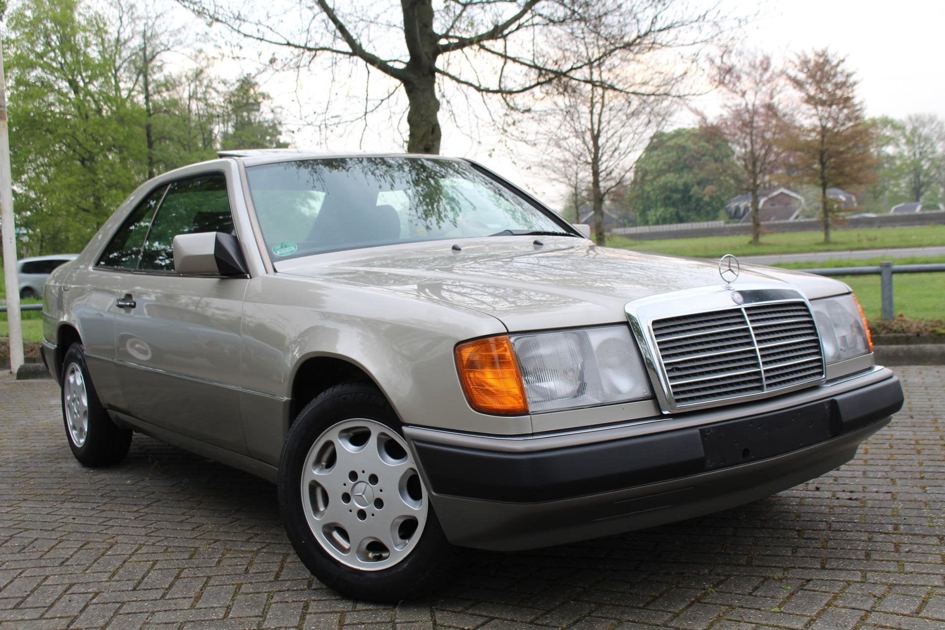 Mercedes-Benz 200-serie 200-500 (W124) 230 CE PRACHTGIE ORIG, Auto's, Stof, Overige kleuren, 132 pk, Mercedes-Benz