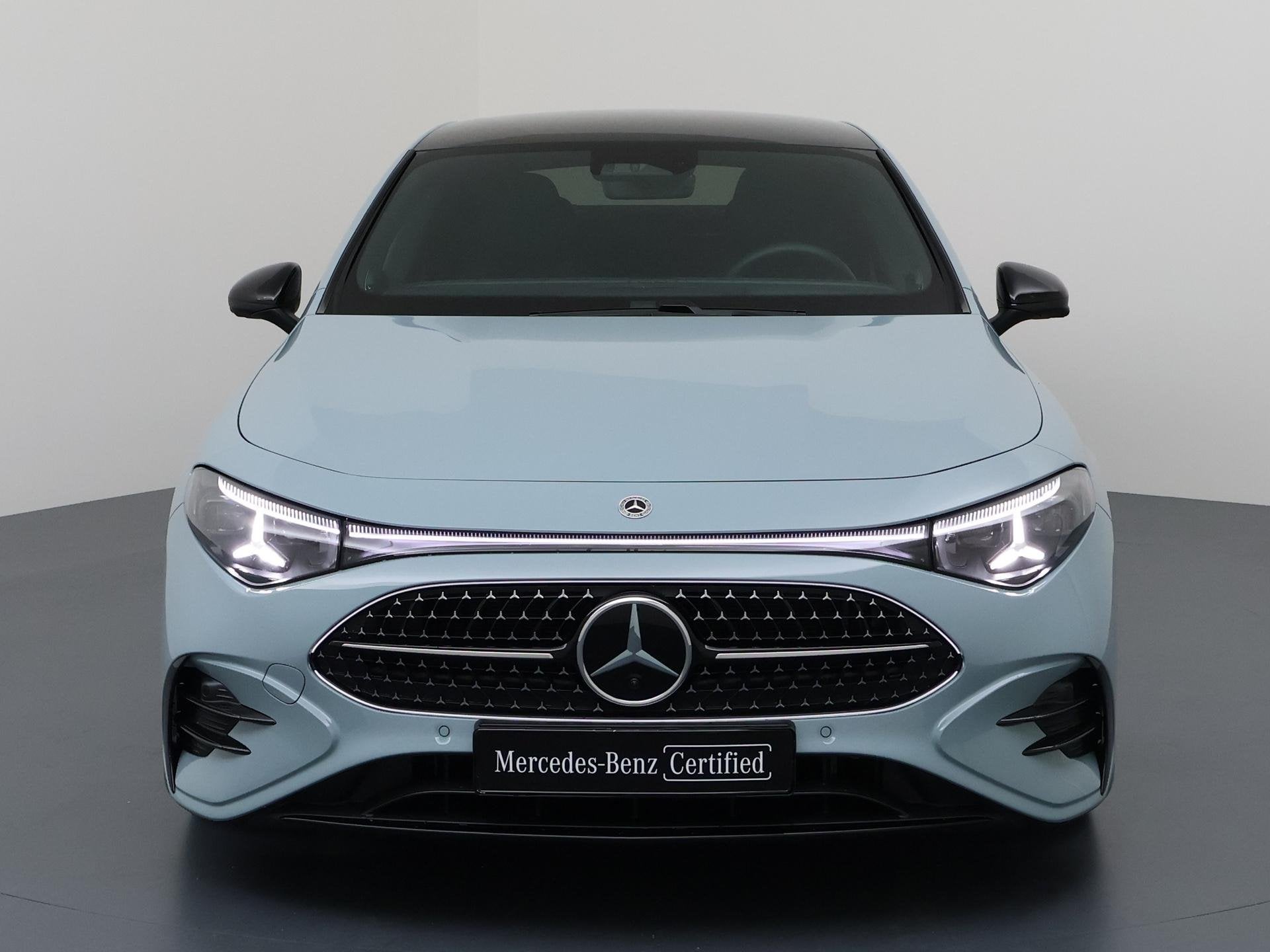 Mercedes-Benz CLA-Klasse 200 AMG Line Business Solution AMG, Auto's, Stof, 4 cilinders, Blauw, 163 pk