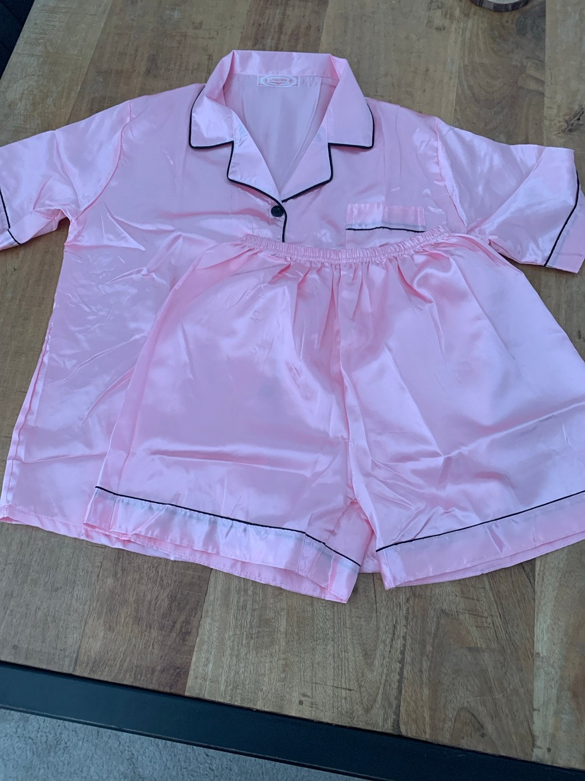 Zachte satijnen pyjama roze, Kleding | Dames, Verzenden, Nieuw, Maat 42/44 (L)