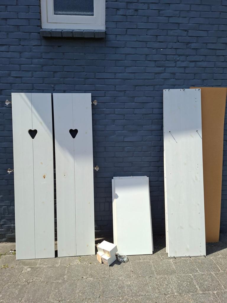 Houten kledingkast met hartjes, gedemonteerd (opknapper), Ophalen, Gebruikt, Landelijk, Romantisch, 50 tot 100 cm