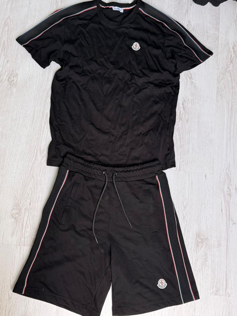 Moncler T-shirt en korte broek set - Zwart, Ophalen of Verzenden, Gedragen, Moncler