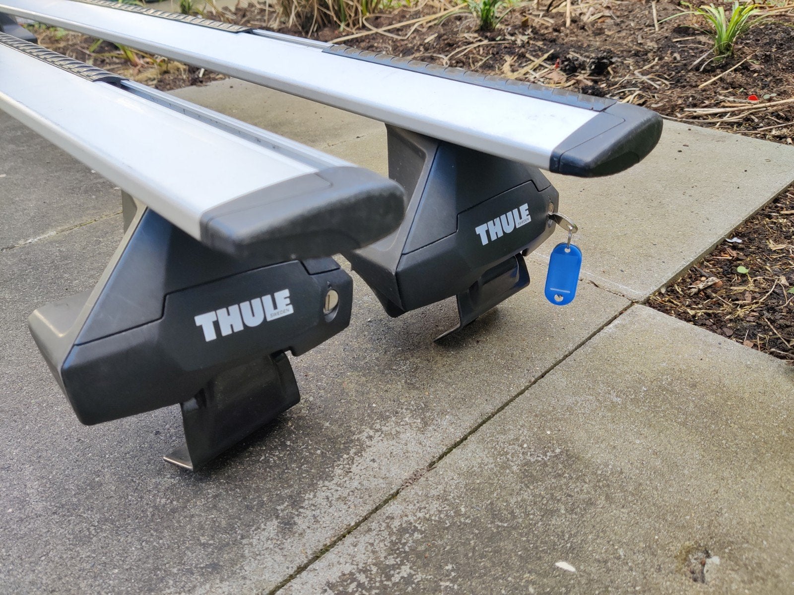 Thule wingbars met voet, Ophalen, Gebruikt