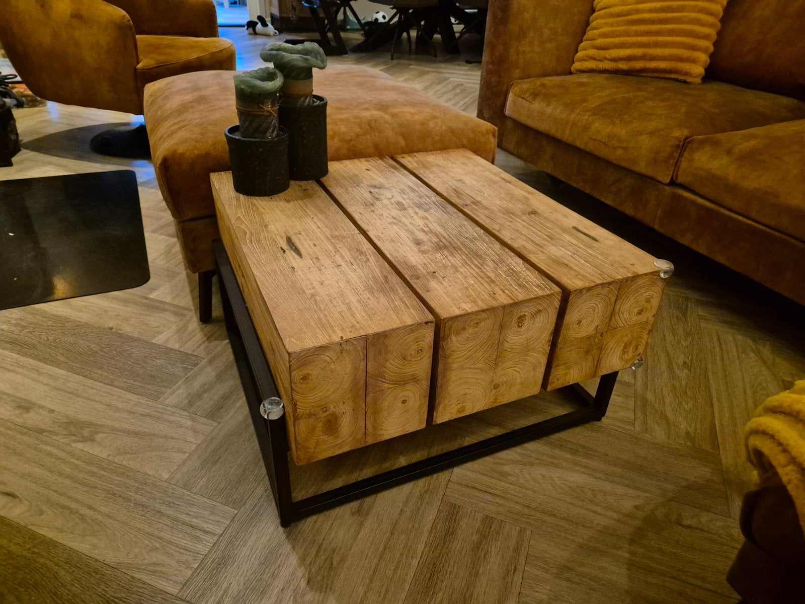 Salontafel met massief houten balken