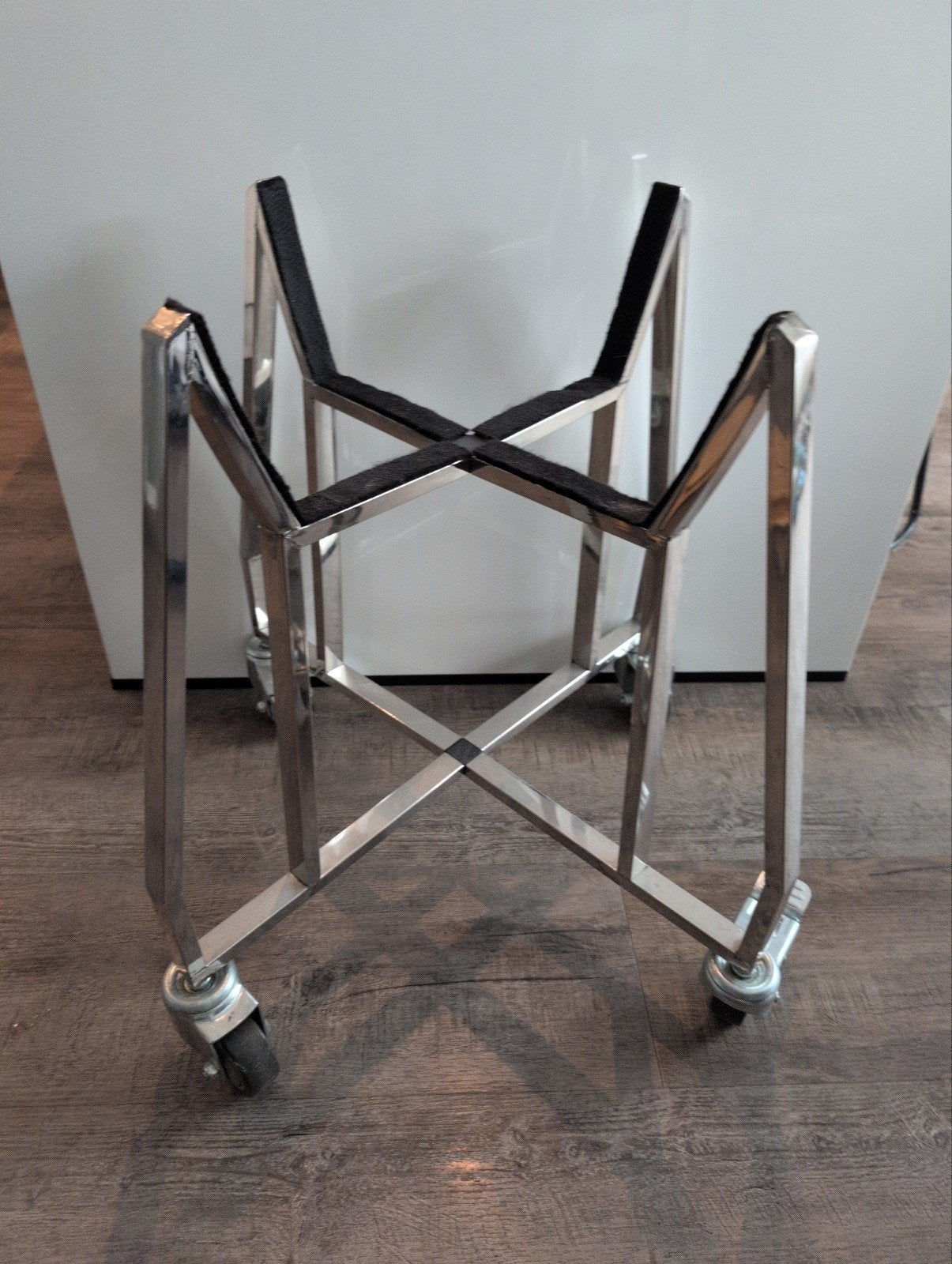 Verrijdbare Standaard onderstel voor 18 inch Kamado BBQ, Ophalen, Zo goed als nieuw, Onbekend