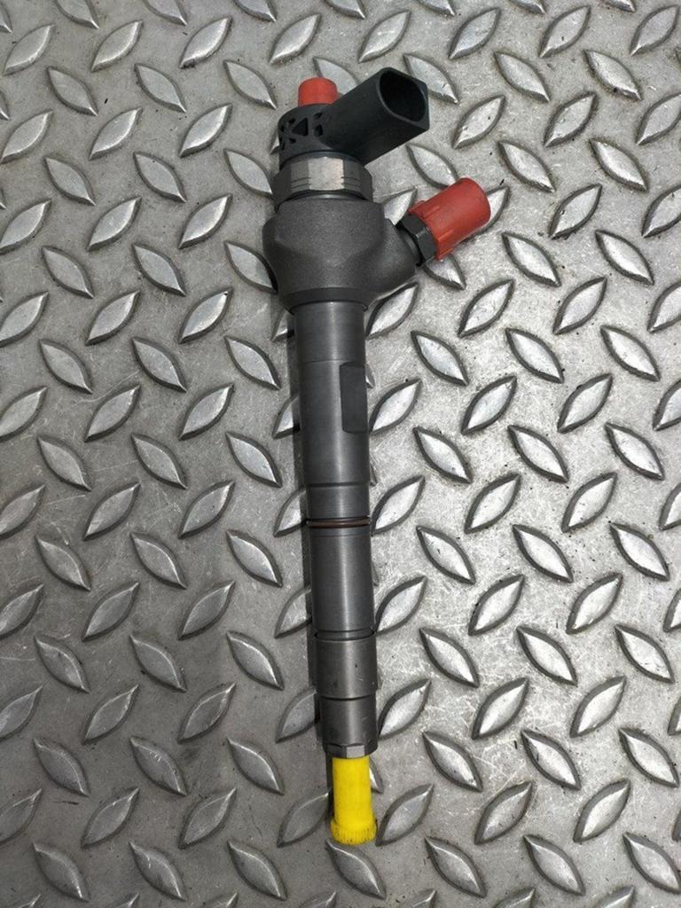 VOLKSWAGEN GOLF BRANDSTOF INJECTOR / VERSTUIVER 04L130277E 2, Ophalen of Verzenden, Gebruikt, Stiba lid