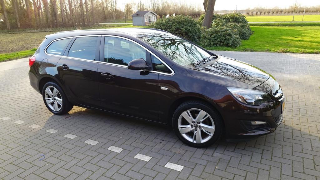 Opel Astra 1.4 Turbo 88KW Sports Tourer 2014 Bruin, Auto's, Voorwielaandrijving, 4 cilinders, Bruin, Origineel Nederlands