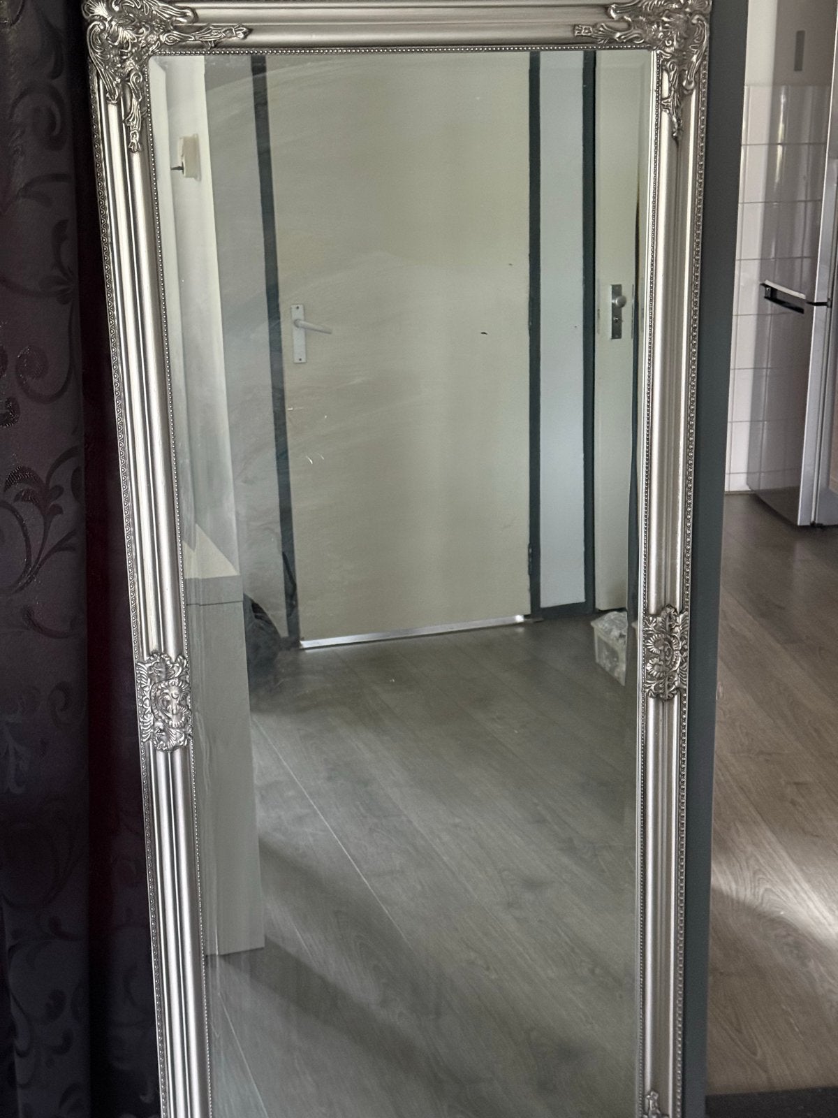 Grote spiegel met barokke lijst - Zilverkleurig, Huis en Inrichting, Woonaccessoires | Spiegels, Ophalen, 200 cm of meer, Zo goed als nieuw