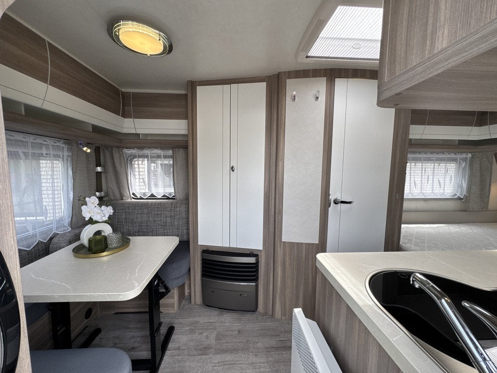 Hobby On Tour 460 DL UL met enkele bedden *Mover/Cassettelui, Caravans en Kamperen, Vast bed, Rondzit, Hobby, Bedrijf