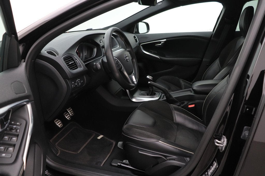 Volvo V40 2.0 T4 R-Design | Trekhaak | Stoelverwarming | Get, Auto's, Volvo, Voorwielaandrijving, Gebruikt, Euro 6, Zwart
