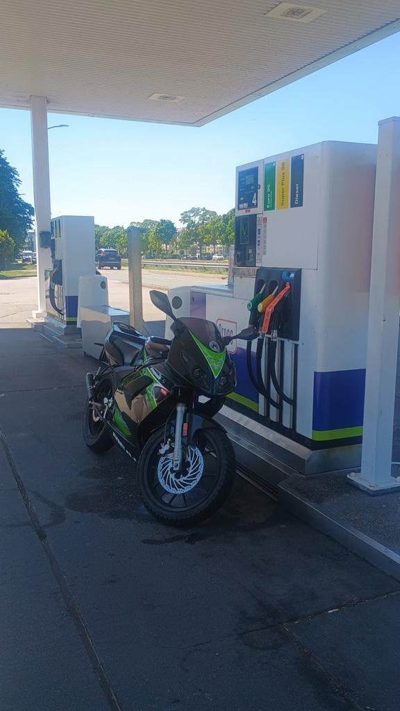Rieju RS2 Matrix evt te ruil, Fietsen en Brommers, Ophalen, 6 versnellingen, Gebruikt, Maximaal 45 km/u