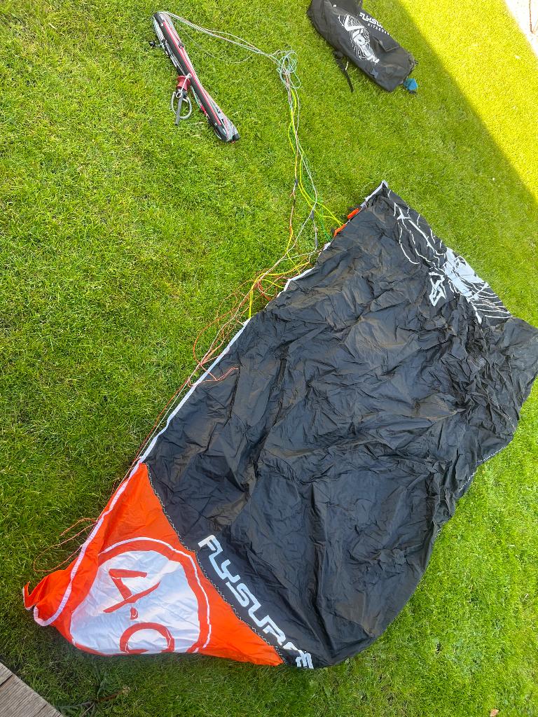 Flysurfer Viron 2 4.0m2 met bar, Ophalen, Geen board, Zo goed als nieuw, Kite