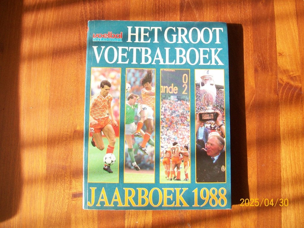 Het Groot Voetbalboek 1988 - Voetbal International, Verzenden, Zo goed als nieuw, Overige binnenlandse clubs, Boek of Tijdschrift