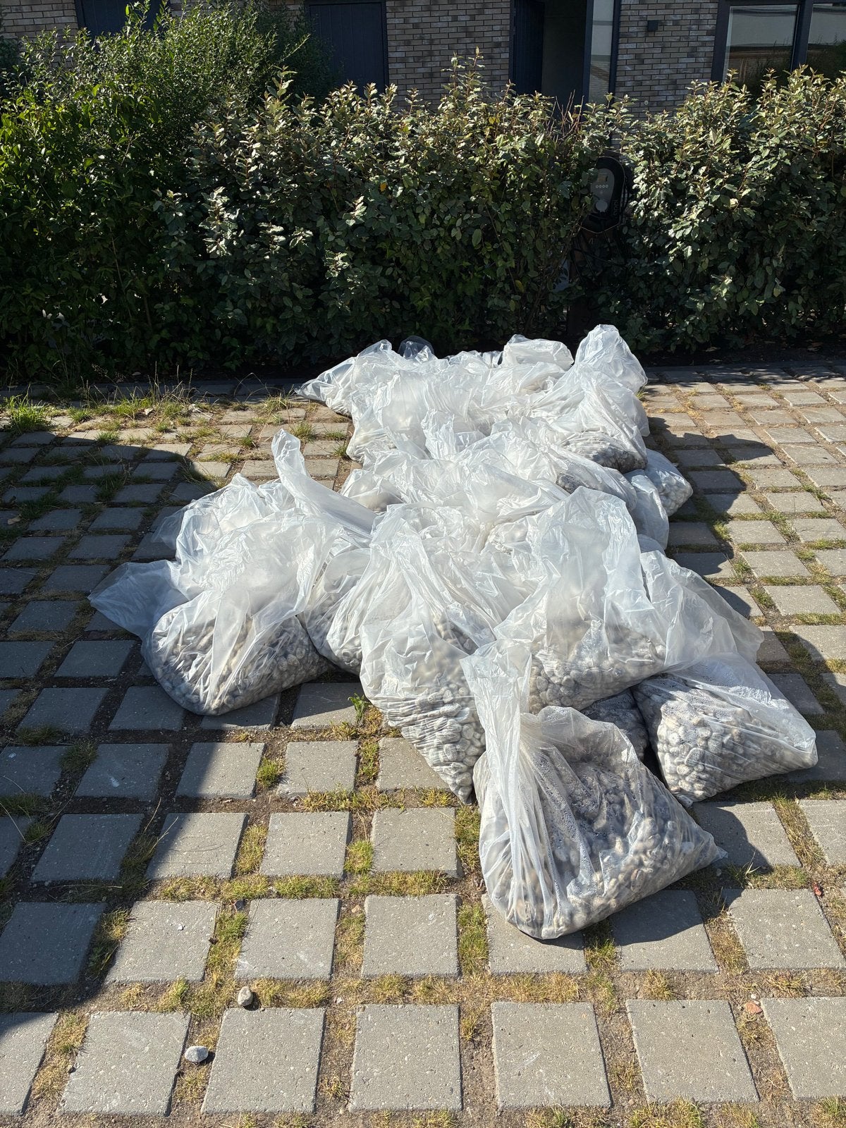 Gratis witte  sierkeien voor tuin of oprit - 30zakken, Tuin en Terras, Grind, Keien en Split, Ophalen, Overige materialen, Gebruikt