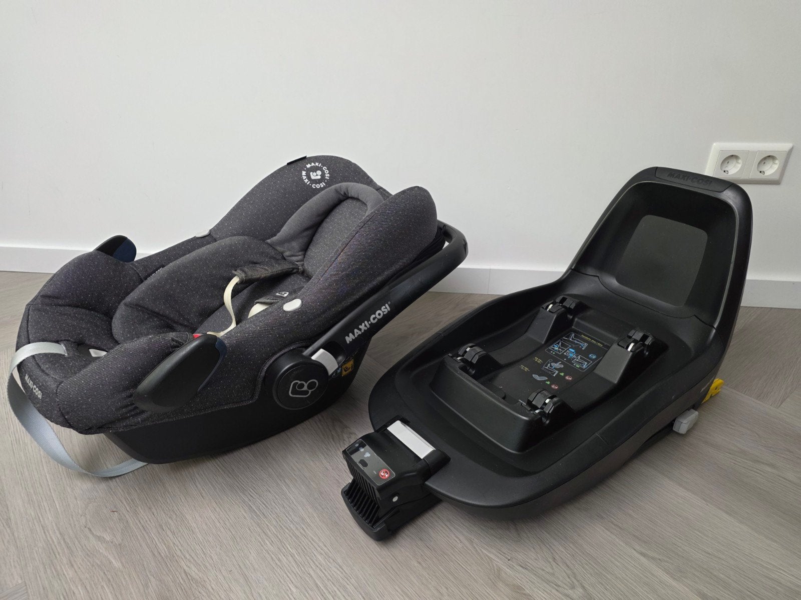 Maxi-Cosi i-Size autostoel met base & isofix autobevestiging, Kinderen en Baby's, Autostoeltjes, Ophalen, Zijbescherming, Zo goed als nieuw