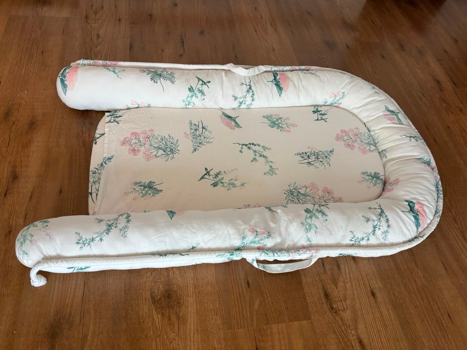 Baby nest met bloemenprint - Zo goed als nieuw, Ophalen of Verzenden, Zo goed als nieuw