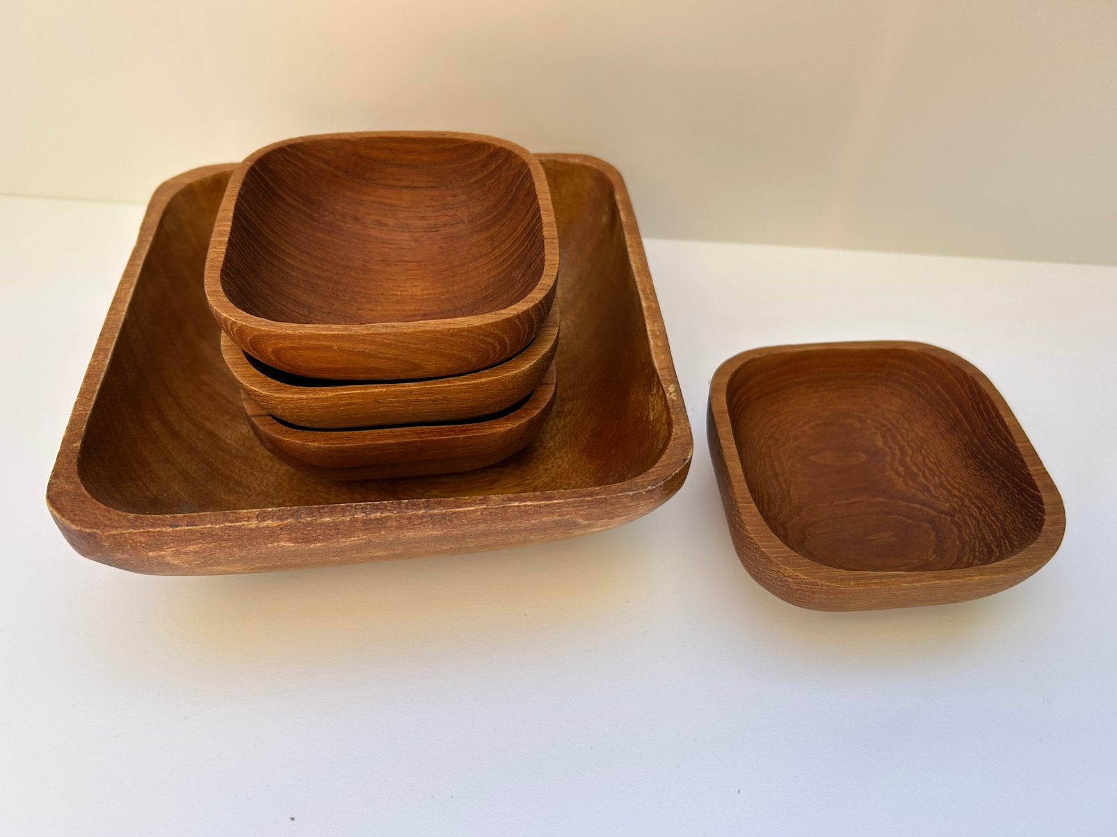 Mid century teakhouten schaaltjes notenbaljes, Verzenden, Zo goed als nieuw, Rond, Hout