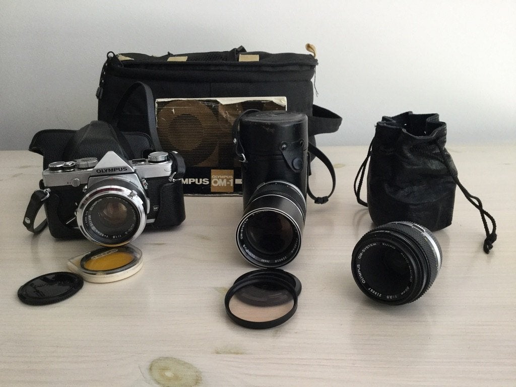 Olympus OM-1 spiegelreflex met tele- 135 mm en macrolens, Audio, Tv en Foto, Fotocamera's Analoog, Ophalen, Gebruikt, Spiegelreflex