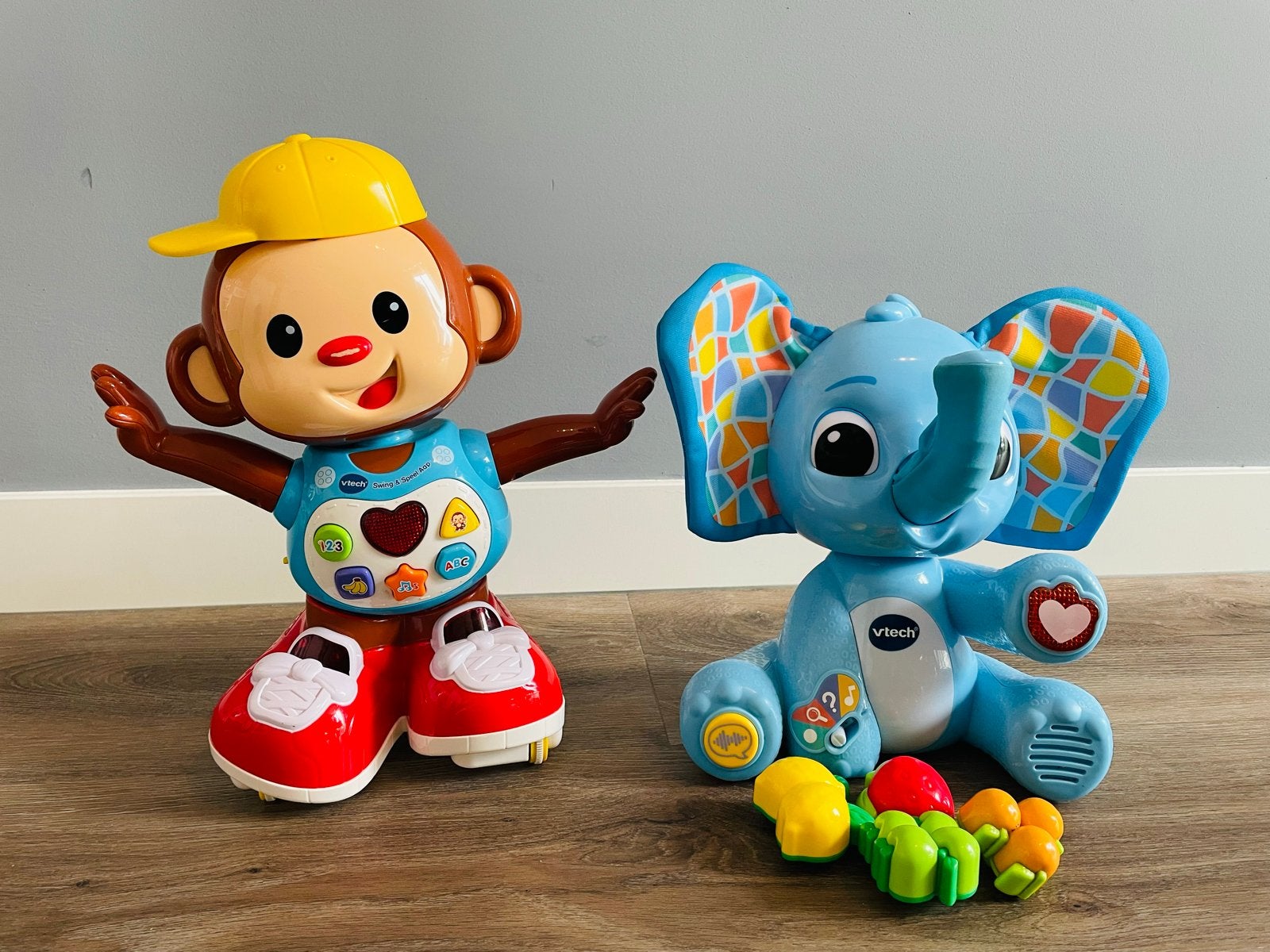 VTech Swing & Speel Aap en VTech Vrolijke Vriendjes Olifant, Ophalen, Gebruikt, 6 maanden tot 2 jaar