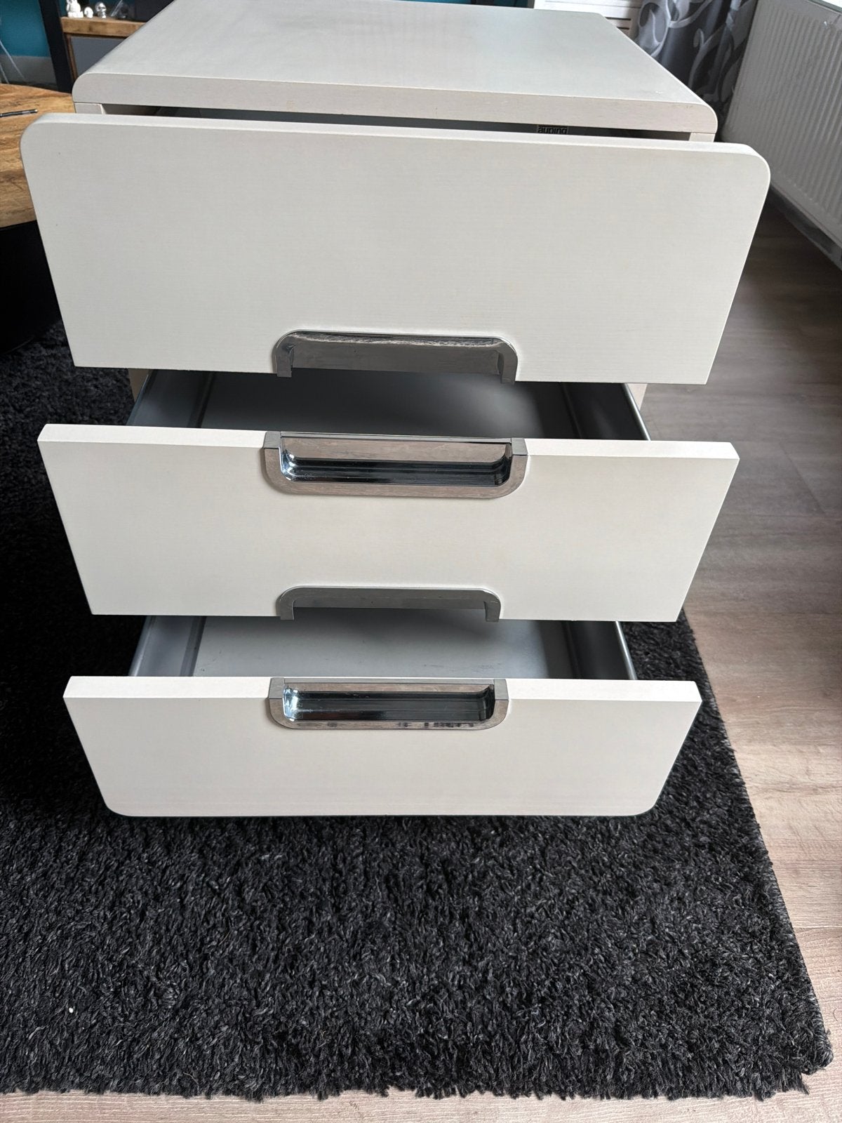 Massieve Gebroken Witte Ladekast - Kids proof en modern, Zo goed als nieuw, 3 of 4 laden, Minder dan 100 cm, 25 tot 50 cm