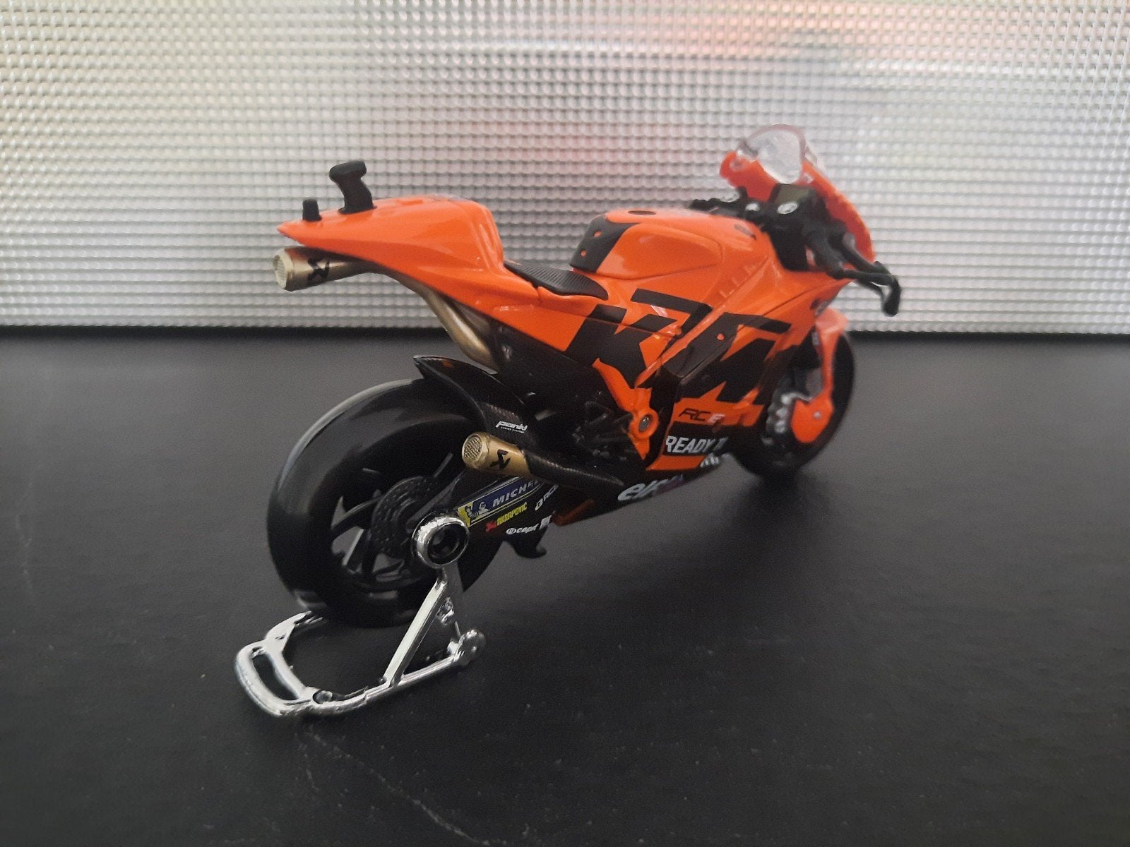 Sterk Afgeprijsd! KTM RC16 Tech Factory Racing #27 1:18, Maisto, Nieuw, Ophalen of Verzenden, Maisto