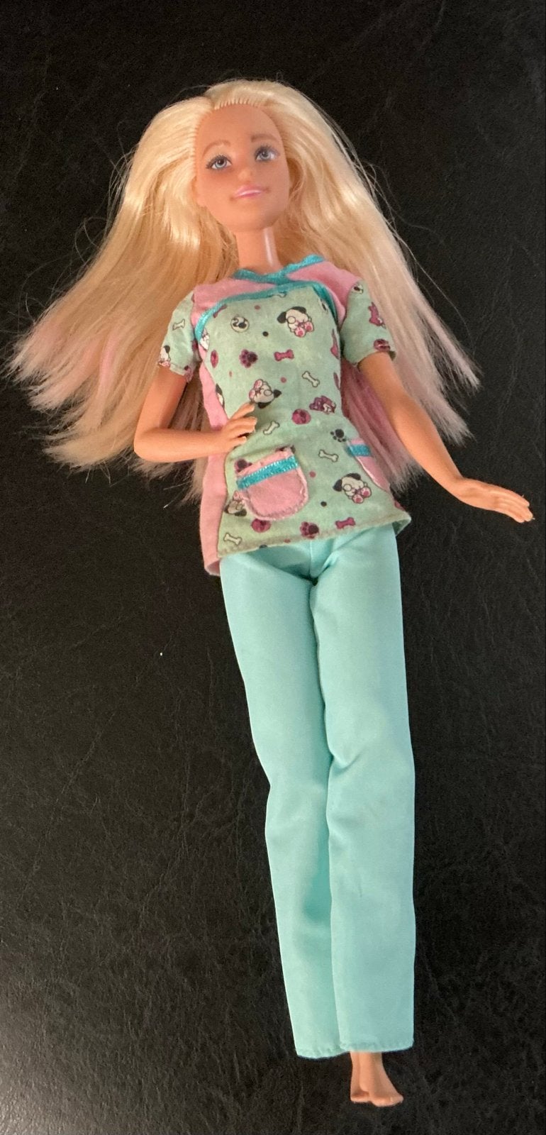 Barbie Careers verpleegsterpop uit 2013, Ophalen of Verzenden, Gebruikt, Barbie
