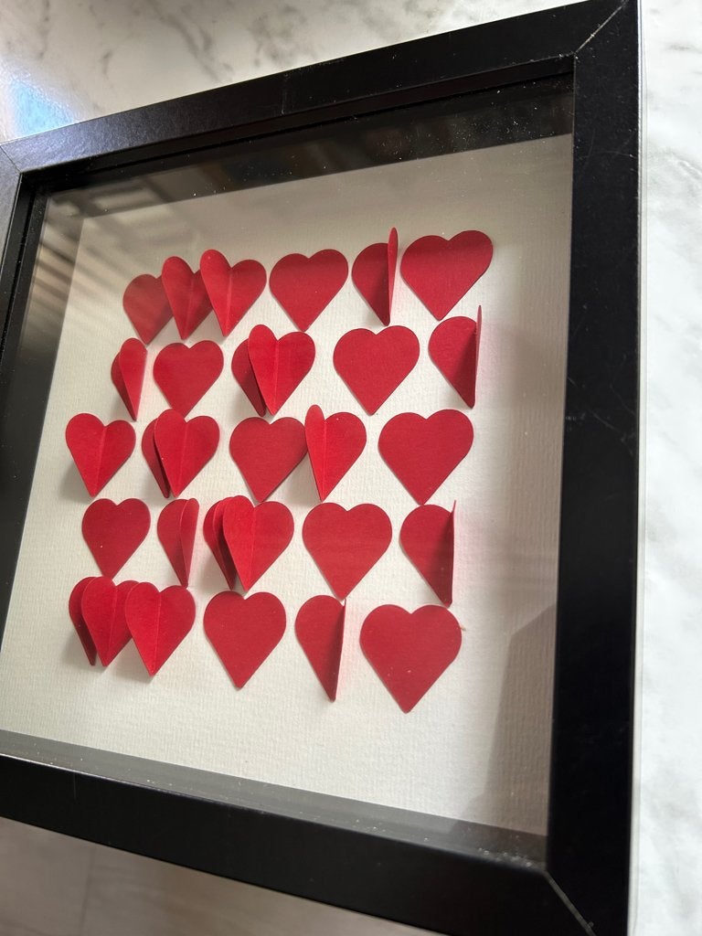 Te koop: Schilderij met papieren hartjes, Ophalen of Verzenden