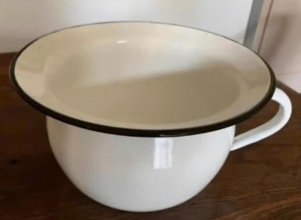 Antieke witte emaille po, ondersteek met wit randje; 24 cm, Antiek en Kunst, Ophalen of Verzenden