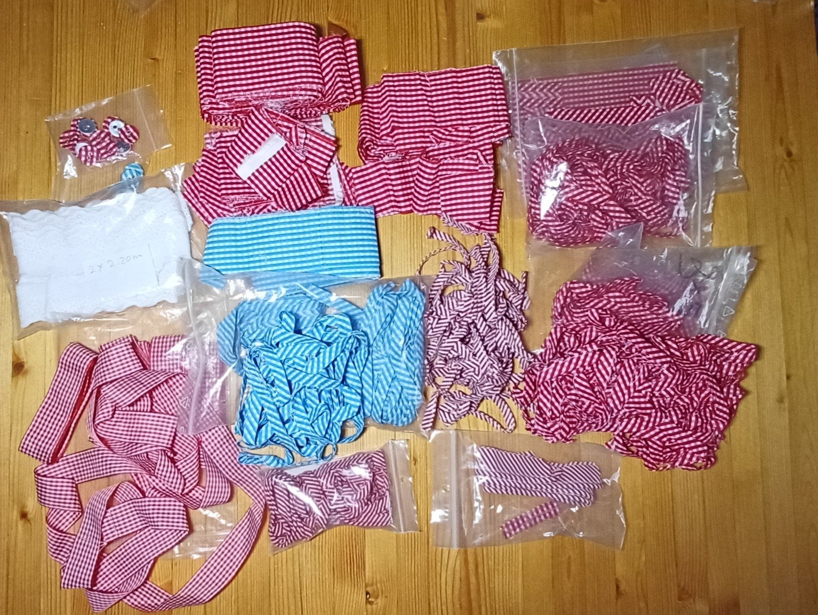 Pip onderdelen roezelrand biasband kant - rood, blauw,, Meerkleurig, 200 cm of meer, Ophalen of Verzenden, Zo goed als nieuw
