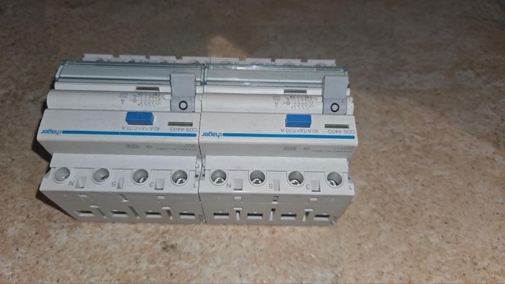 Hager CDS 440G Aardlekschakelaar 40A 0.03A, Ophalen of Verzenden, Zo goed als nieuw, Overige typen