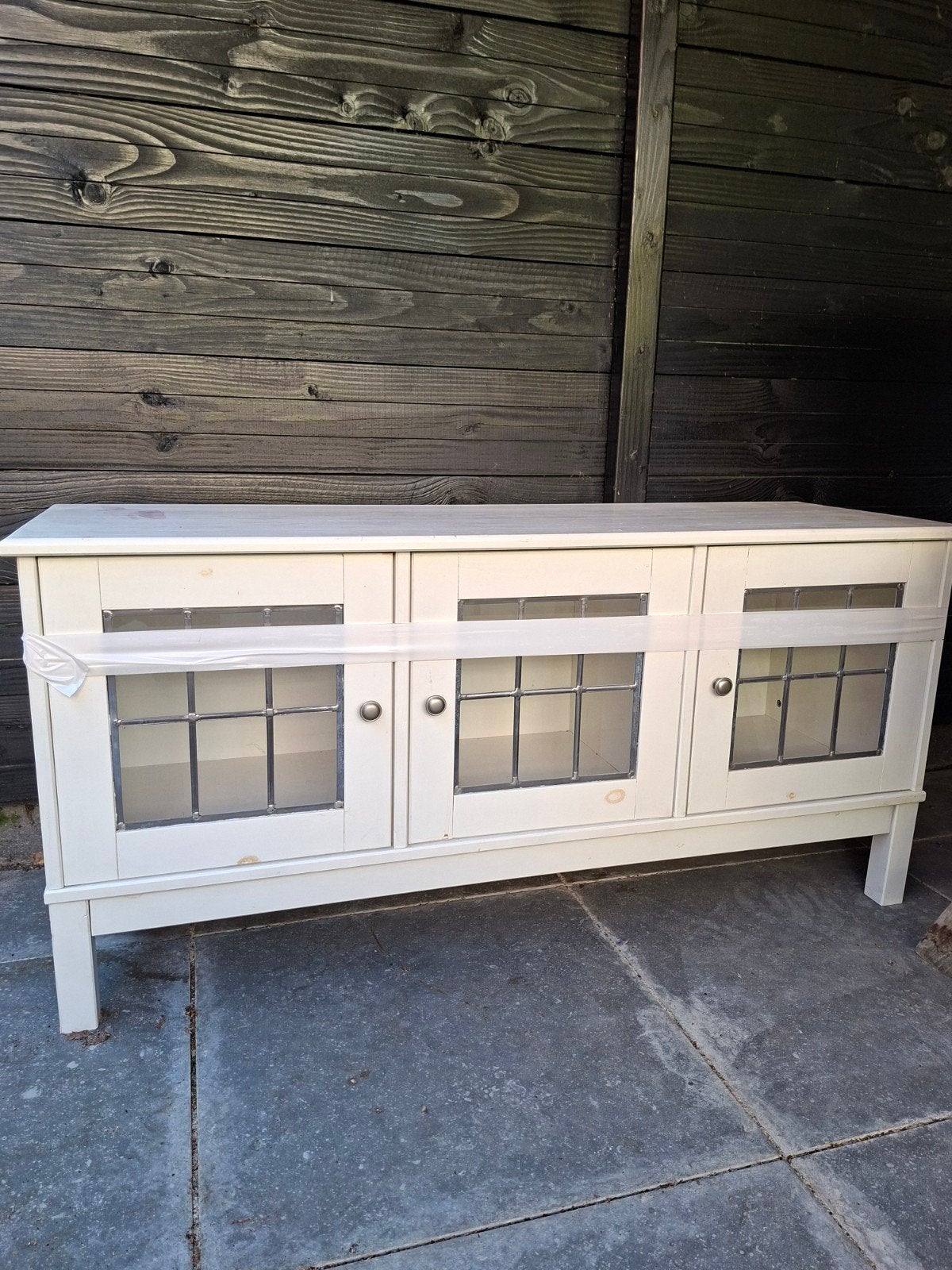 Wit dressoir/ tv kastje met glas in lood deuren, Ophalen, Gebruikt, 100 tot 150 cm, Glas