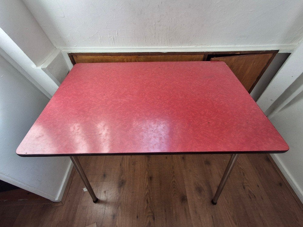 Vintage retro table with red top and metal legs, Ophalen, Gebruikt, 50 tot 100 cm, Tot twee personen