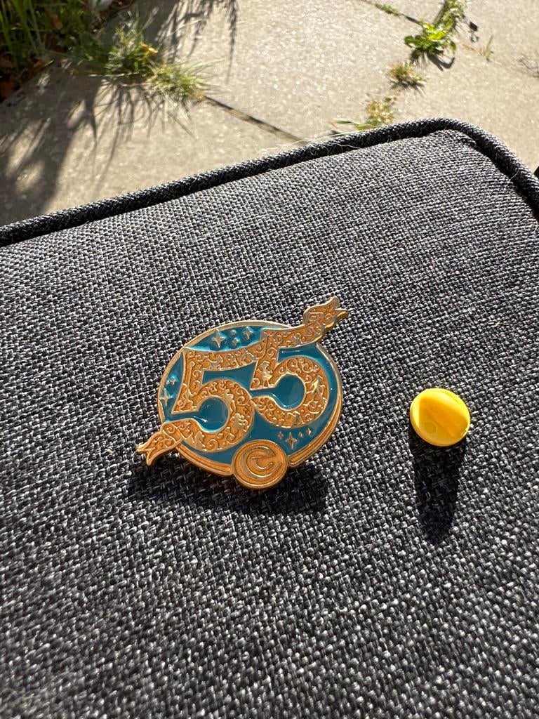 Efteling 55 jaar jubileum pin speldje, Verzamelen, Ophalen of Verzenden, Zo goed als nieuw, Button of Speldje