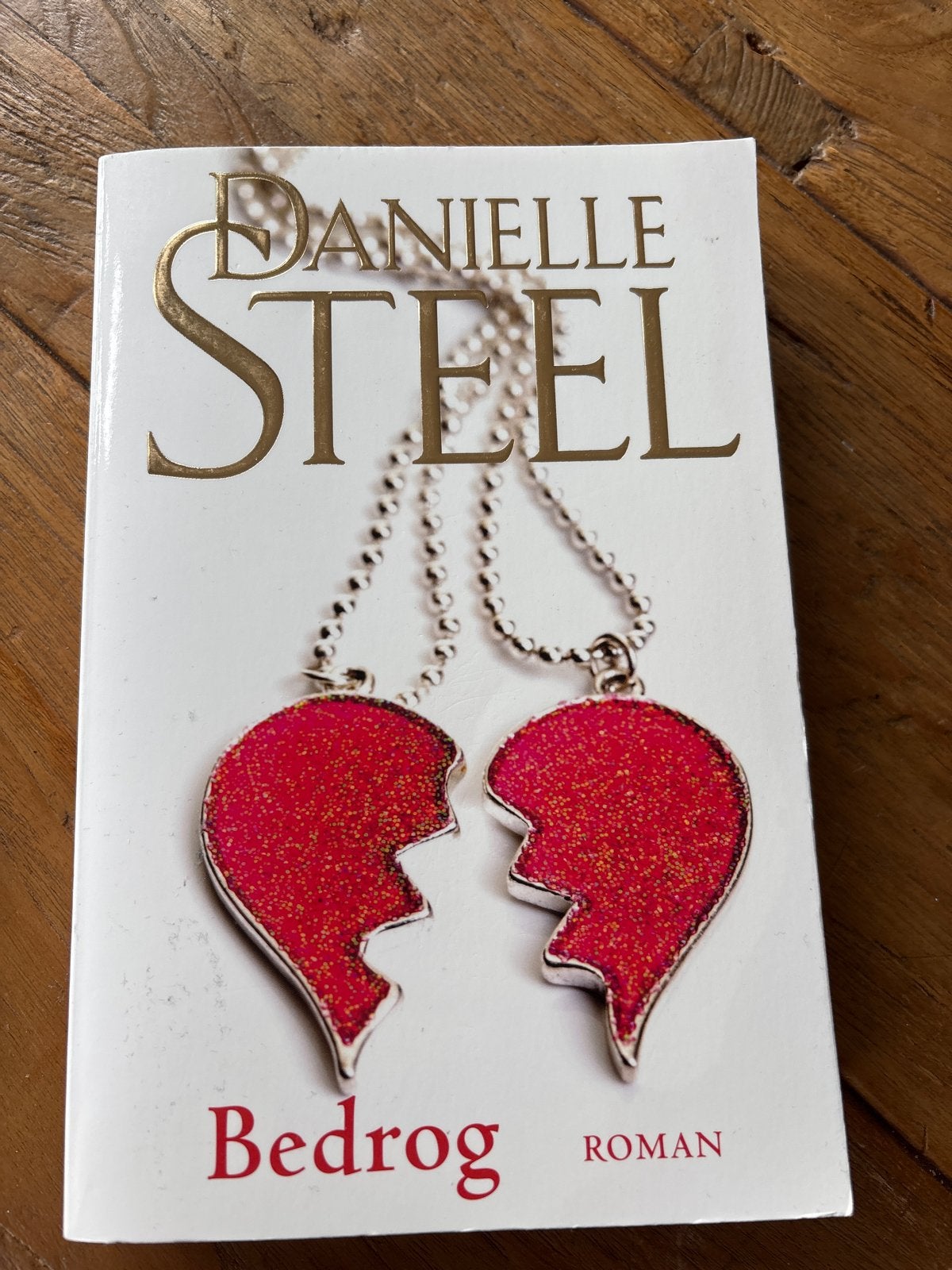 Danielle Steel - Bedrog (Roman), Boeken, Romans, Gelezen, Nederland, Ophalen of Verzenden