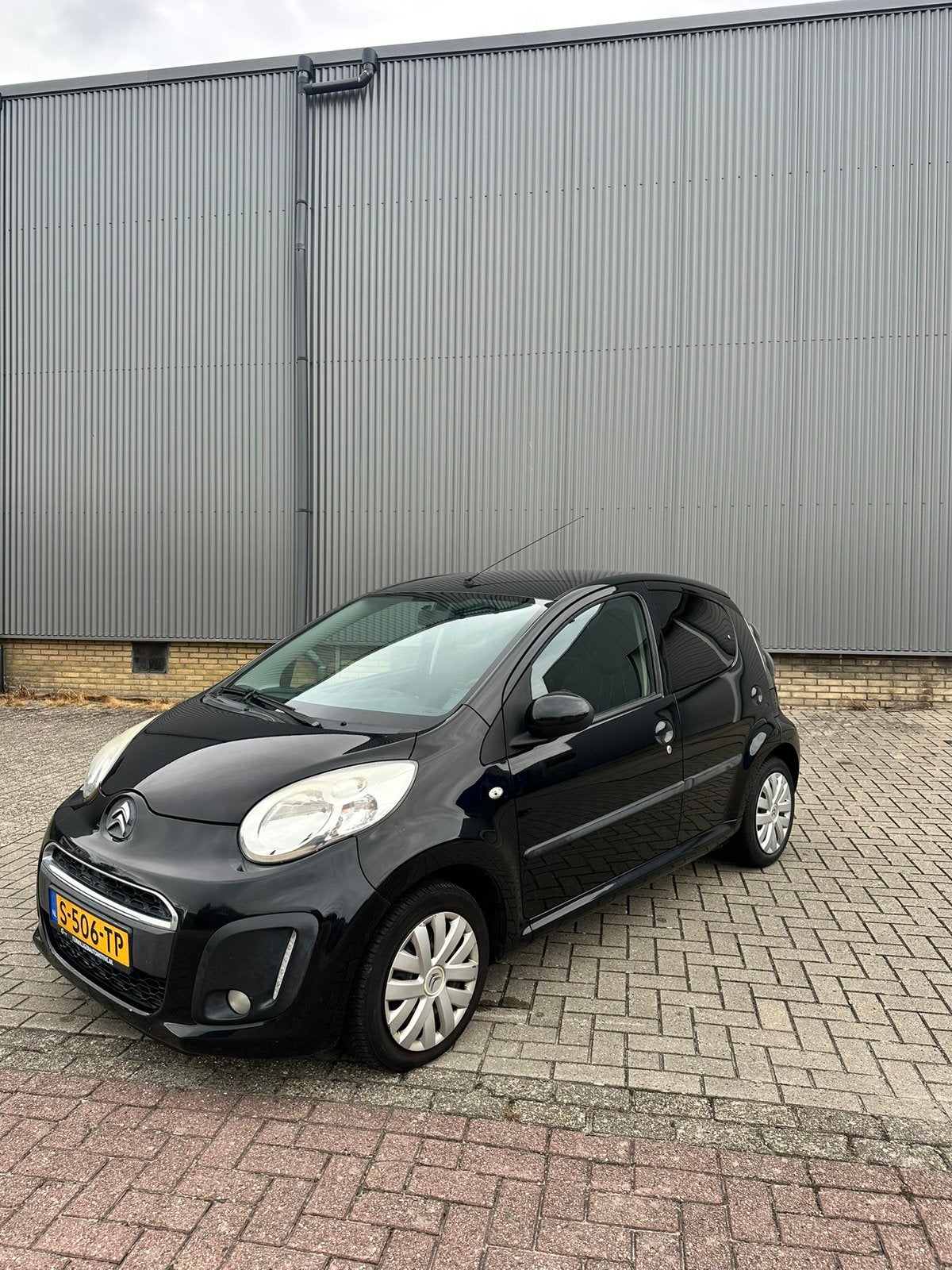 Citroën C1 Facelift model 2012, 5 deurs, Airco, Led, Voorwielaandrijving, Stof, Zwart, 4 stoelen