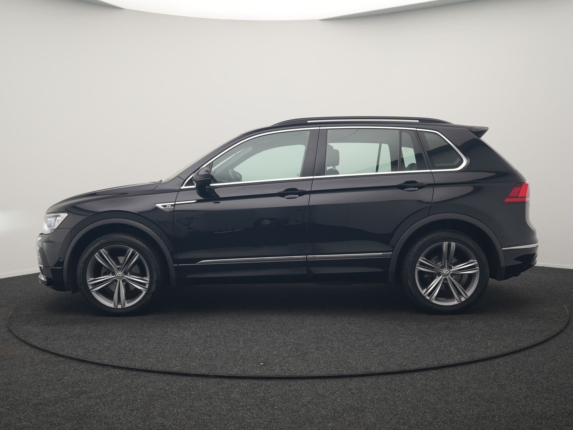 Volkswagen Tiguan 1.4 TSI 4Motion R Line 150pk | Trekhaak Af, Automaat, 15 km/l, Gebruikt, 4 cilinders