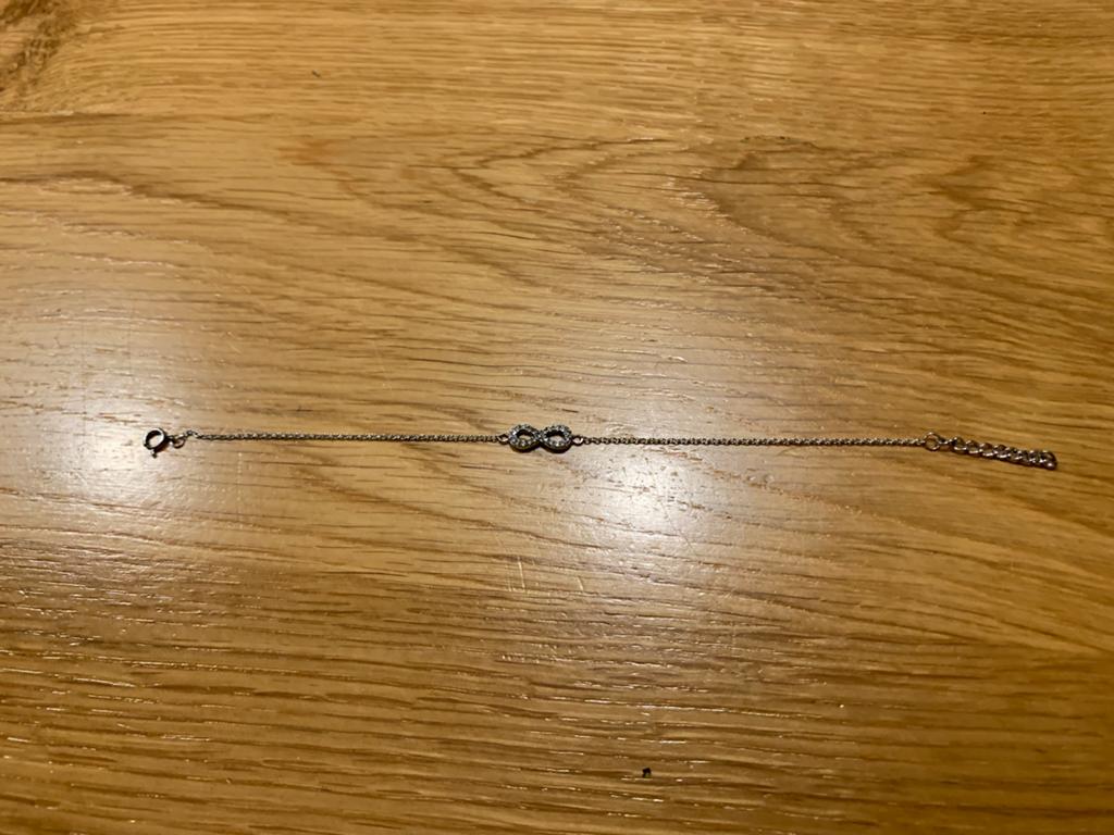Zilverkleurige Armband met lemniscaat en strass, Sieraden, Tassen en Uiterlijk, Armbanden, Zo goed als nieuw, Zilver, Zilver, Met strass