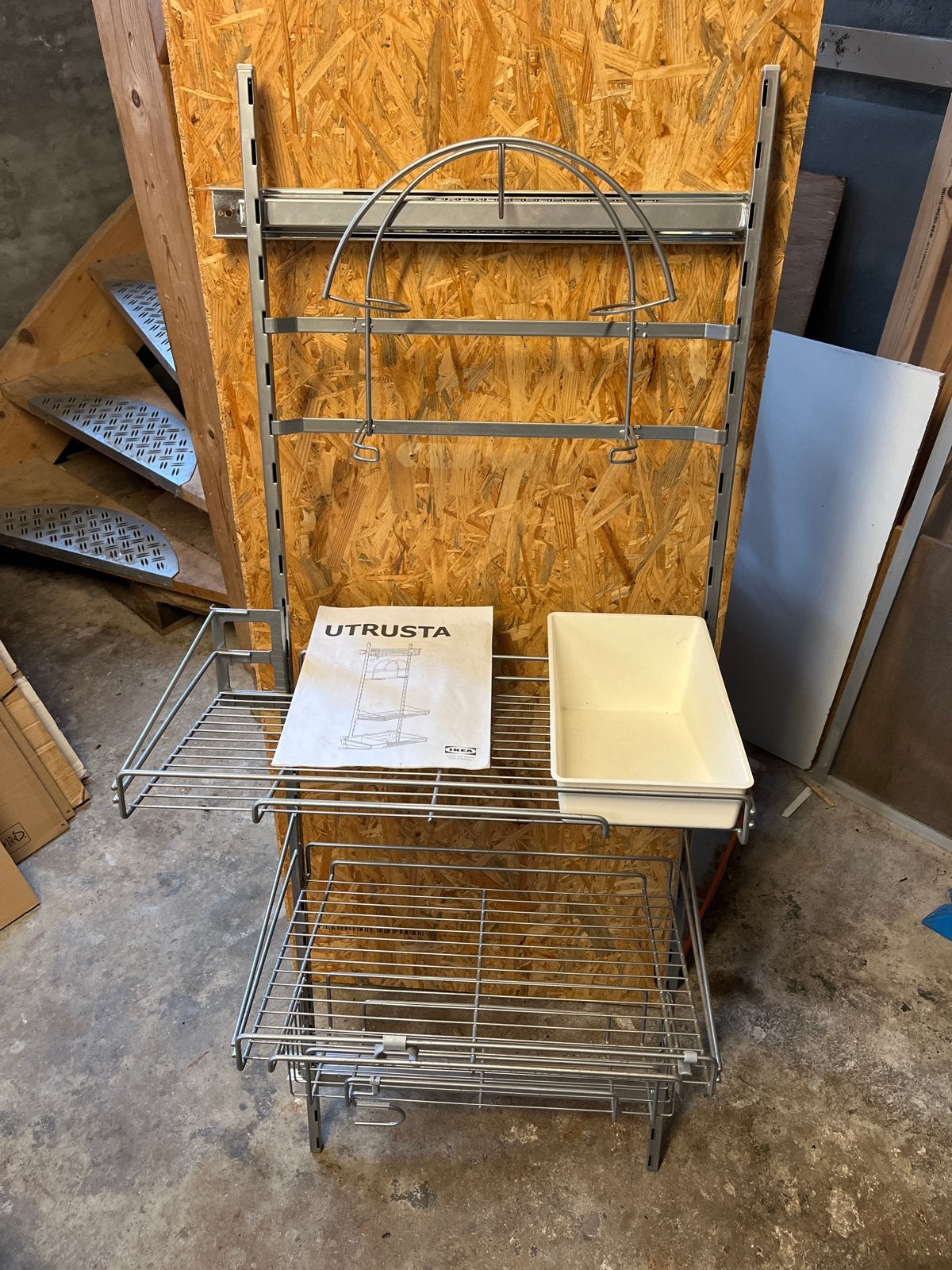 IKEA UTRUSTA - Complete inrichting schoonmaakkast, Ophalen, Bordenrek, IKEA, Zilver