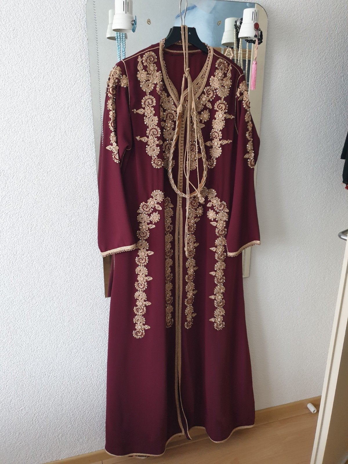 Bordeauxrode Kaftan met Gouden Borduurwerk, Overige typen, Overige kleuren, Maat 42/44 (L), Ophalen of Verzenden