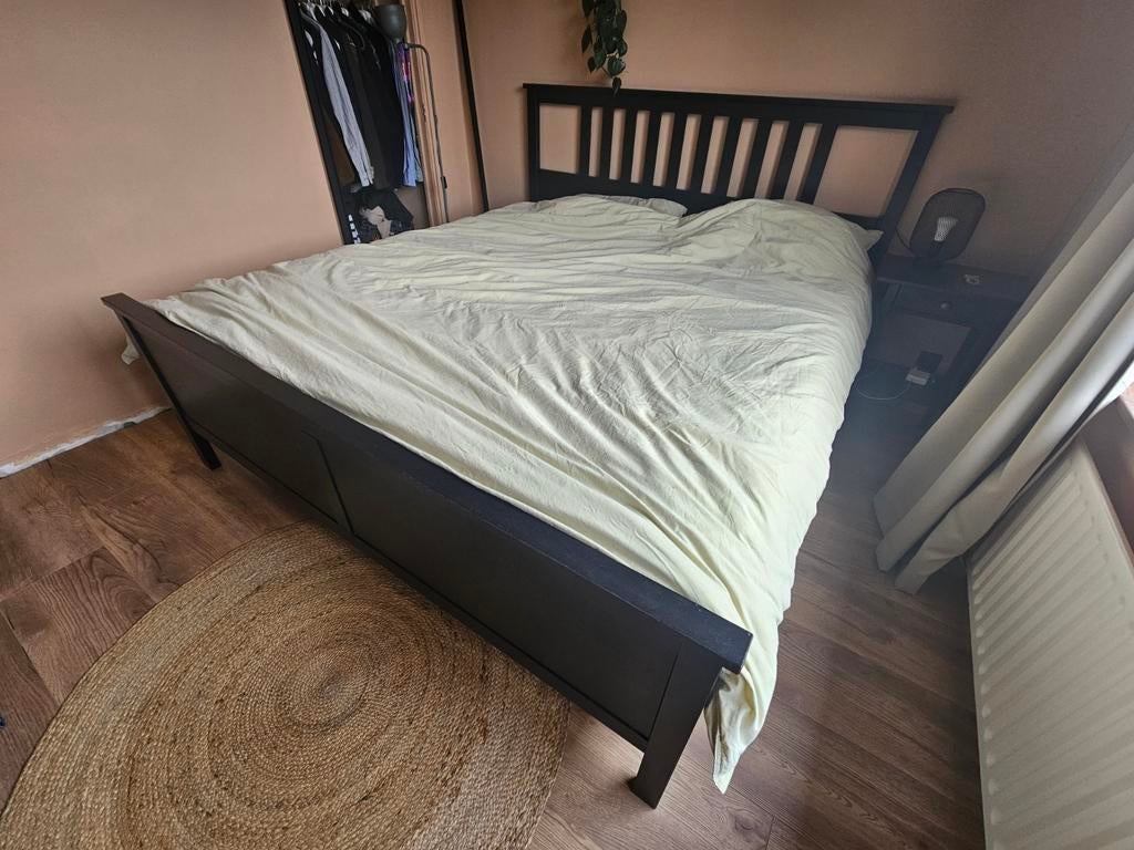 IKEA tweepersoonsbed 180x200 cm met matras, Huis en Inrichting, Slaapkamer | Bedden, Ophalen, Gebruikt, Zwart, Tweepersoons