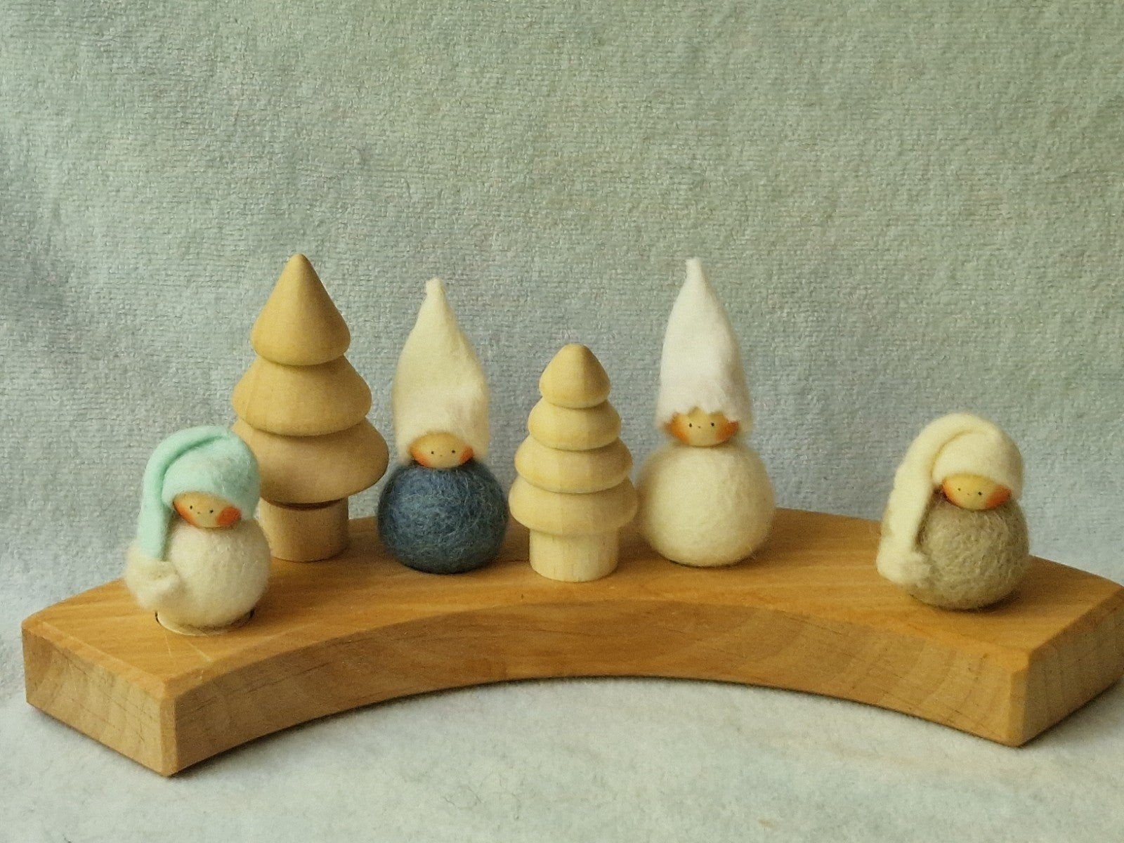 Jaarring steker Vrije School Seizoenstafel winter kabouter, Verzenden, Nieuw, Figuurtje(s), Wolvilt