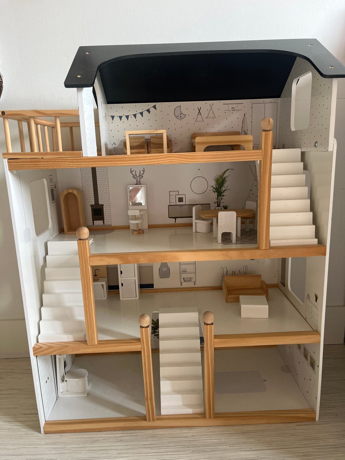 Petit Amélie Groot houten poppenhuis met meubels, Ophalen, Zo goed als nieuw, Poppenhuis