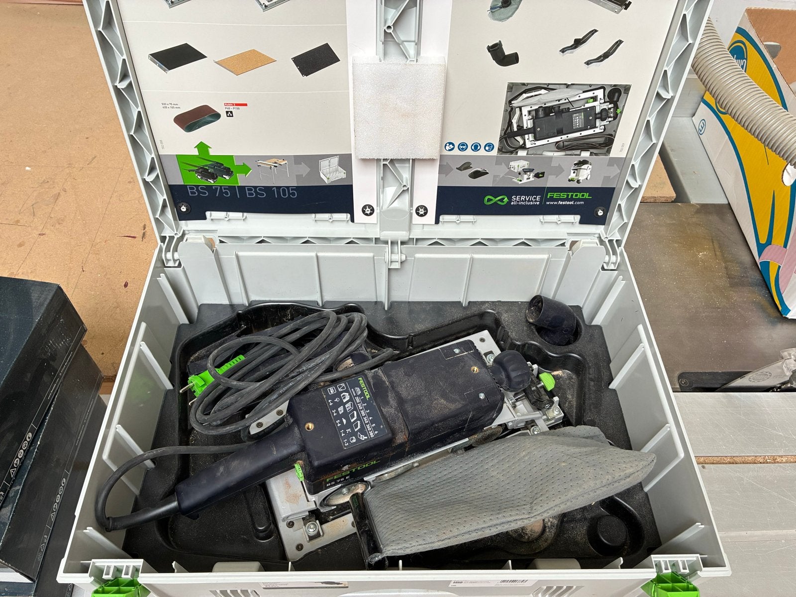 Festool BS 75 E-Plus bandschuurmachine met schuurbanden, Ophalen, Zo goed als nieuw, 600 tot 1200 watt, Bandschuurmachine