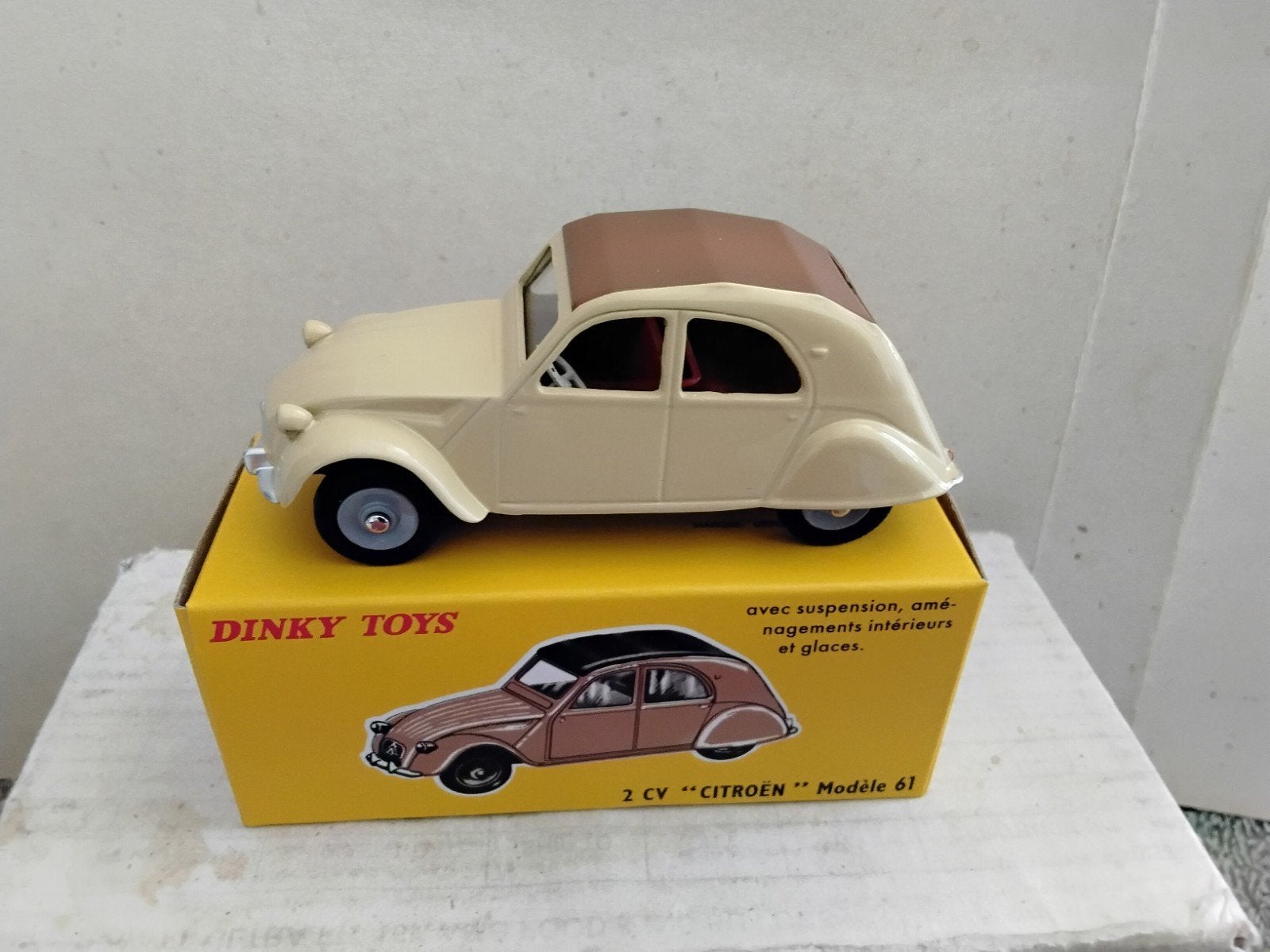 DINKY TOYS  ATLAS   2 CV" CITROËN" MODËLE  61  NO  558, Hobby en Vrije tijd, Modelauto's | 1:43, Ophalen of Verzenden, Zo goed als nieuw