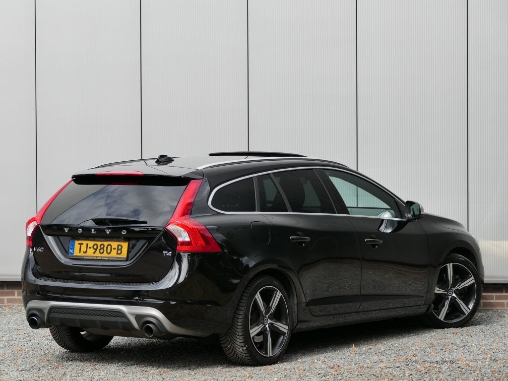 Volvo V60 T4 Business Sport Schuifdak / Standkachel / Leer /, Auto's, Volvo, 1479 kg, Gebruikt, 1969 cc, Zwart