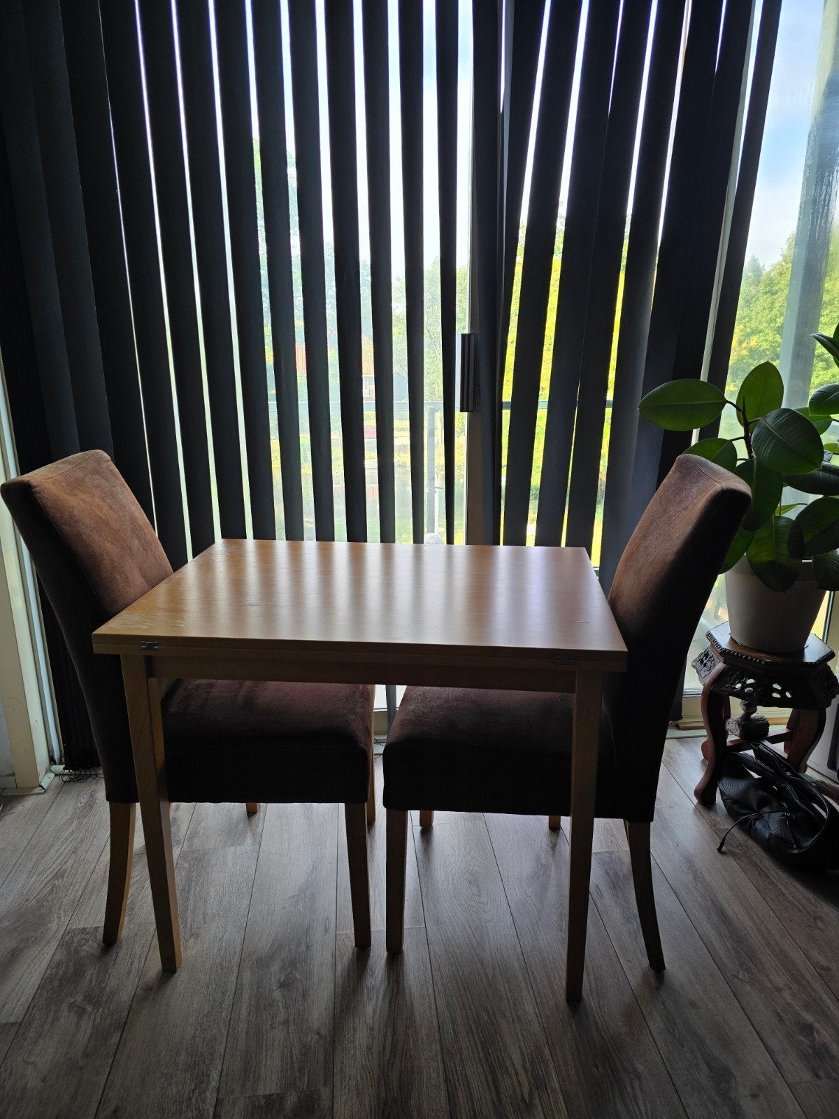 Uitschuifbare IKEA tafel eikenfineer met 2 stoelen, Huis en Inrichting, Ophalen, Gebruikt, 100 tot 150 cm, Eikenhout