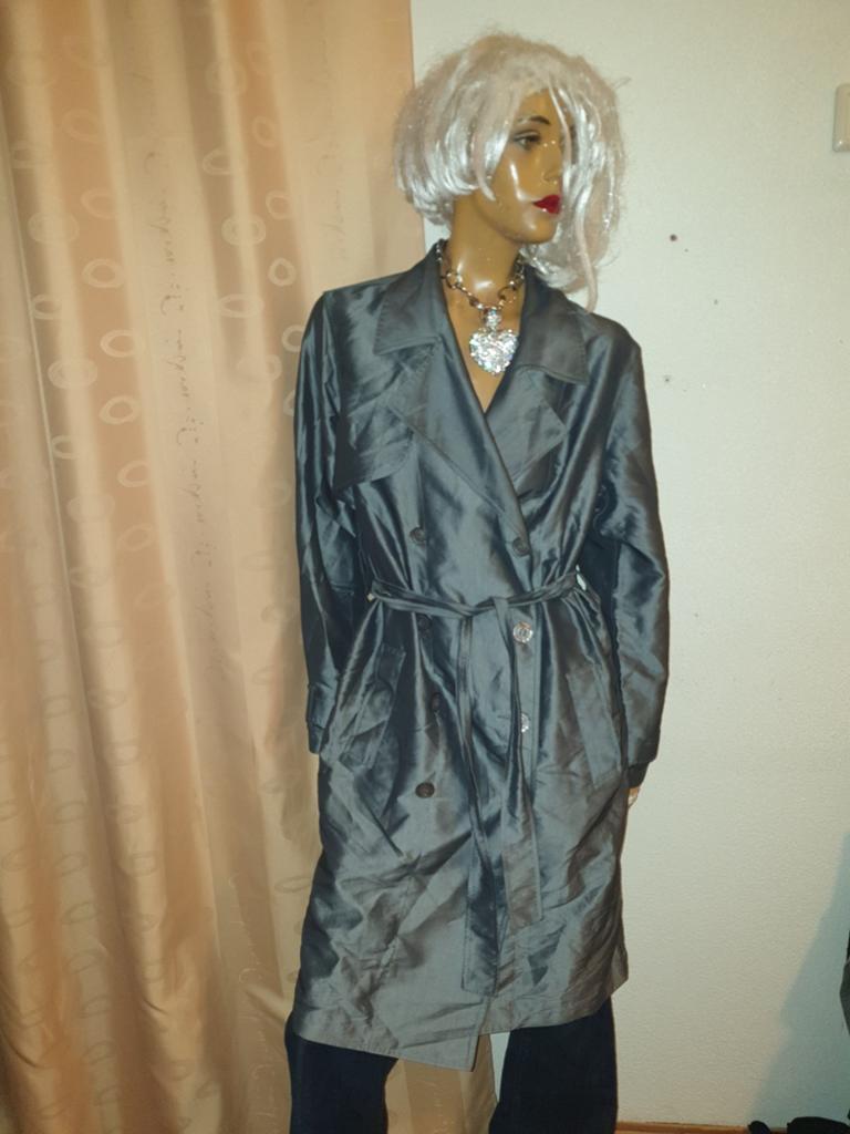 Stijlvolle grijze trenchcoat met ceintuur DKNY maat S, DKNY, Ophalen of Verzenden, Zo goed als nieuw, Maat 36 (S)