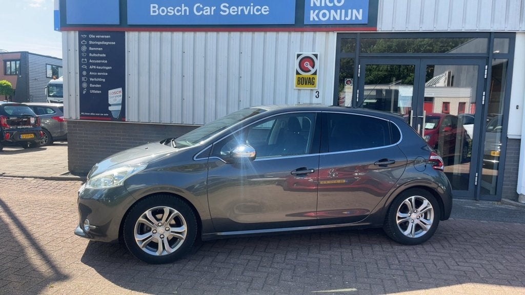 Peugeot 208 1.6 VTi Allure,Trekhaak,Uniek mooie auto, Auto's, Euro 5, Gebruikt, 4 cilinders, 49 €/maand